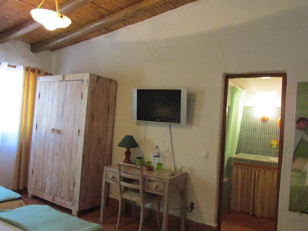Quinta Dos Valados Bed & Breakfast Querenca Bagian luar foto